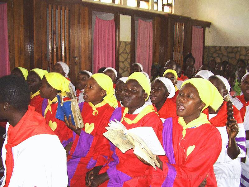 0063 Koor parochiekerk Bunia.JPG